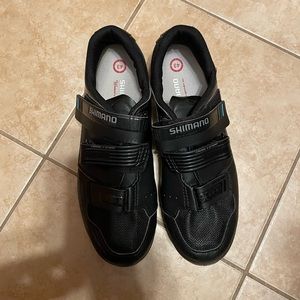 Shimano black leather cycling 🚴‍♀️ cleats , size 43. Used great condition.